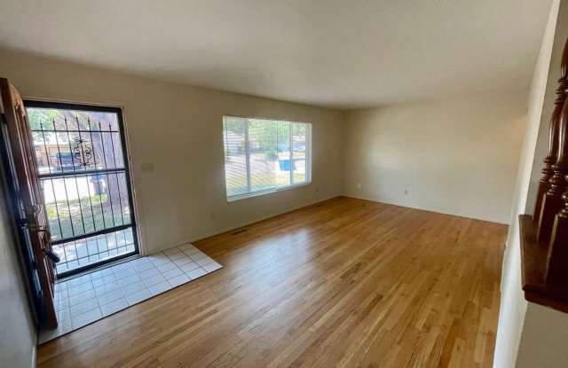 Charming 3 Bed, 2 Bath Home Near CSU & Old Town Fort Collins! Gallery 4