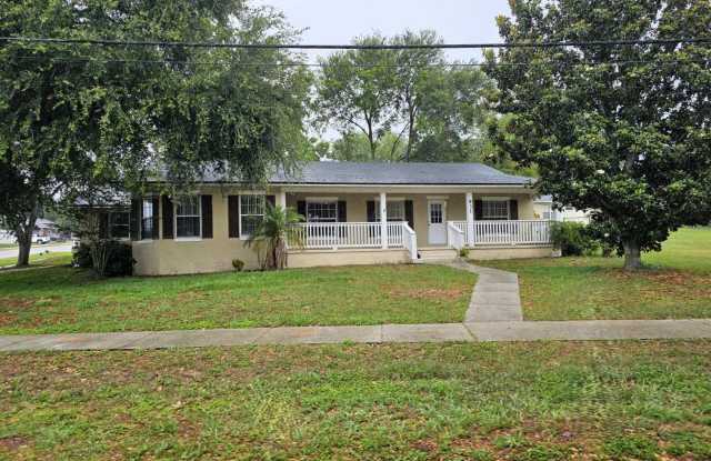 Lakeview living in this beautifully 3-bedroom, 2-bathroom home, perfectly situated on a spacious corner lot in the heart of Minneola! photos photos