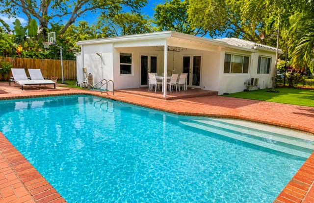800 SE 11TH Court, Fort Lauderdale, FL 33316 photos photos