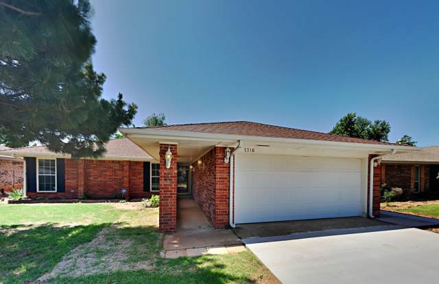 Very Nice 3 Bedroom 2 Bath Home in Yukon Schools photos photos