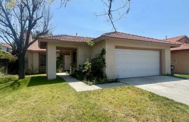Upgraded 3 bedroom home! photos photos