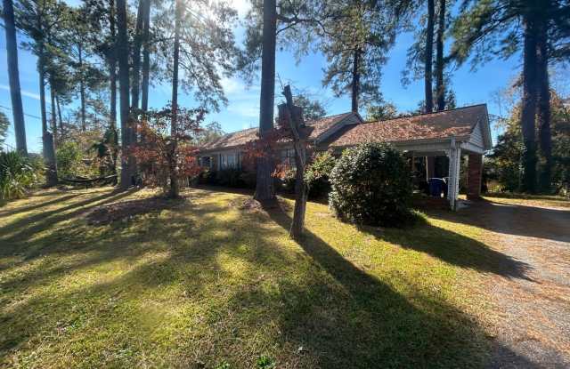 PRE-LEASING FOR THE 2027–2028 SCHOOL YEAR! 3 Bedrooms | 2 Bathrooms Available Early July 2027! Gallery 3