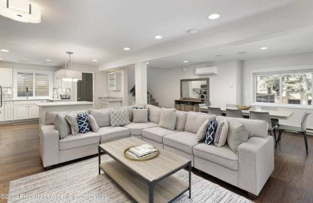 650 S Monarch Street unit: 2 photos photos