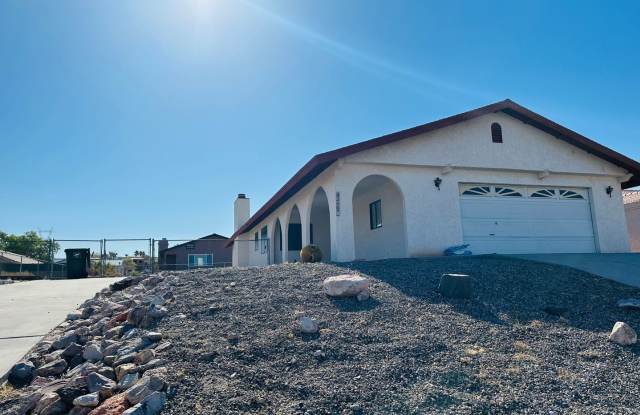 SUNRIDGE ESTATES 3BD/2BA 2 CAR GARAGE AND RV PARKING photos photos