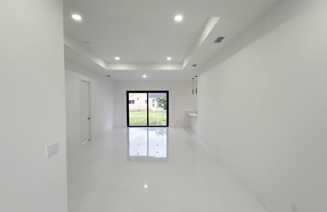 2418 Northwest 25th Street #2418 - 1 Gallery 4