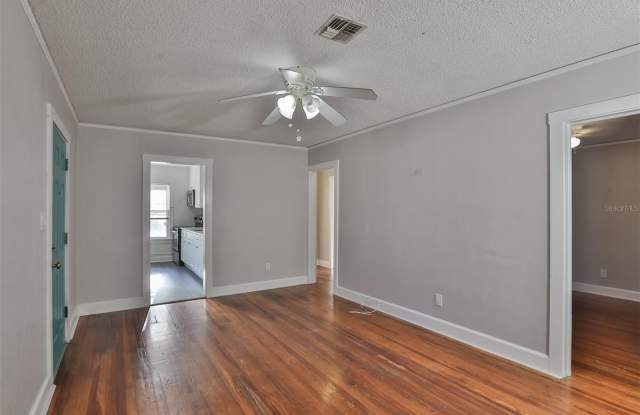 228 9TH AVENUE N Gallery 4