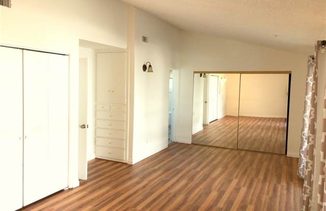 20531 Schoenborn Street Gallery 4