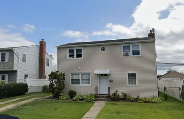 32 Gables Drive - 32 Gables Drive, Hicksville, NY 11801