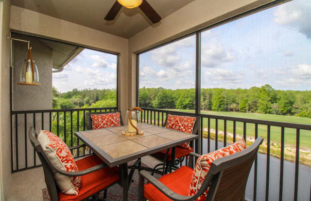 CALLING ALL GOLF ENTHUSIASTS ** STUNNING 2/2 PENTHOUSE UNIT AT HERITAGE BAY GOLF  COUNTRY CLUB ** BRING YOUR GOLF CLUBS ** GOLF TRANSFER ** - 10313 Heritage Bay Boulevard, Collier County, FL 34120