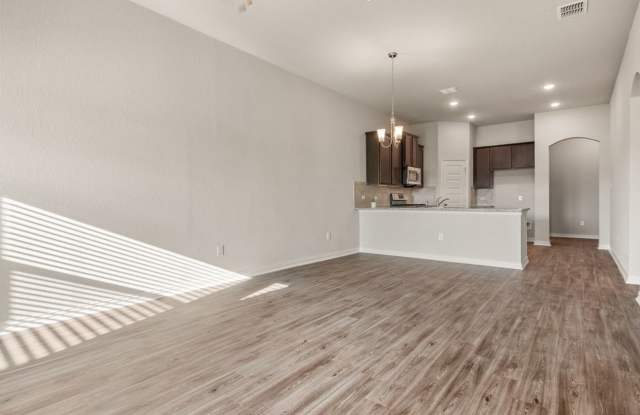 AVAILABLE NOW! STUNNING 3 BEDROOM DUPLEX LOCATED IN CONVERSE, TX! Gallery 4