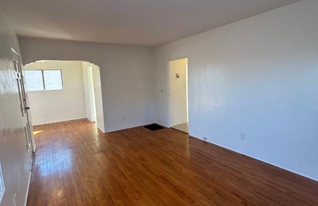 Two bedroom House w/ detached Garage available now Gallery 4