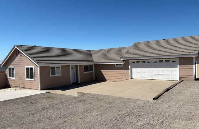 4 Bedroom, 3 Bathroom Nipomo Home Gallery 3