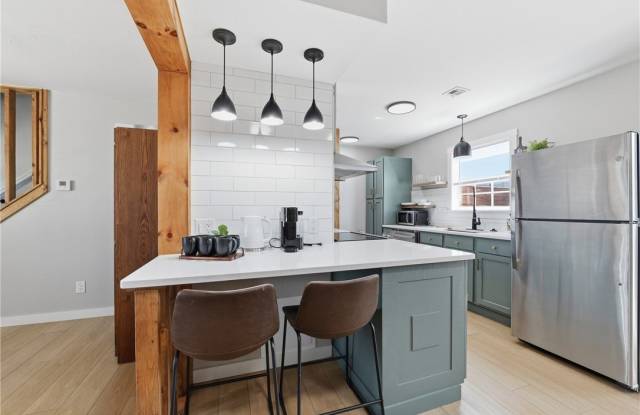 2402 SE Jayel Terrace Gallery 2
