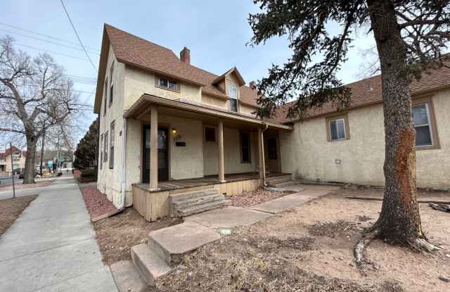 4 bedroom, 2 bath home on west side of Colorado Springs Gallery 1