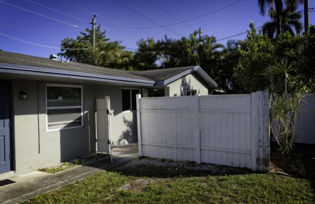 1126 NE 16th Place unit: 3 photos photos