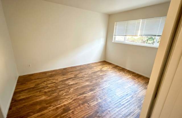 Utilities Paid! Spacious 2-Bed Oakland Unit w/ In-Unit Laundry & Gated Parking Gallery 4