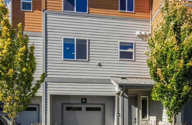Modern Northshore Townhome with Designer Finishes & 2-Car Garage photos photos Modern Northshore Townhome with Designer Finishes & 2-Car Garage photos photos