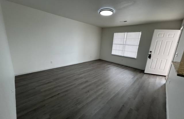 329 Berry Street - 204 photos photos