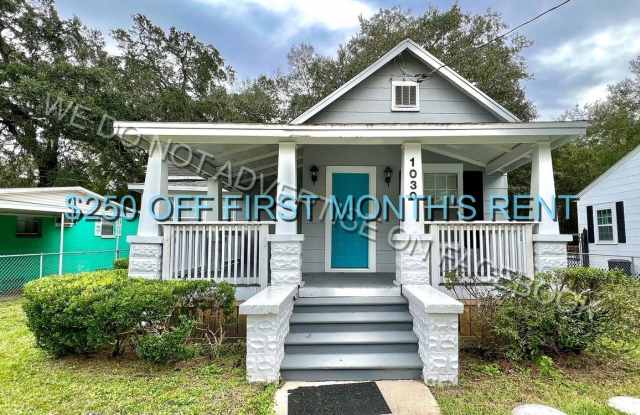 Lovely 3 bedroom / 2 bathroom unit available for rent! photos photos