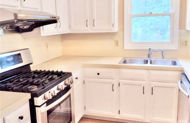 **Barrington Single Family - $3,200** Gallery 4