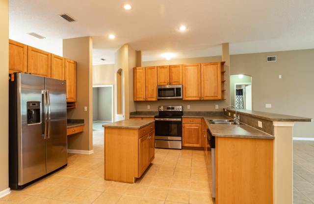 256 W SILVERTHORN LN Gallery 4
