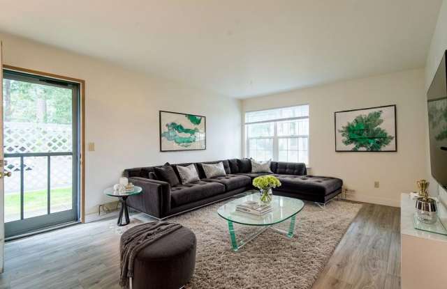 Laurelwood Gallery 1