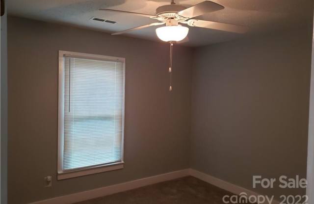 Room in 2 Bedroom Home at Liberty Dr SW photos photos