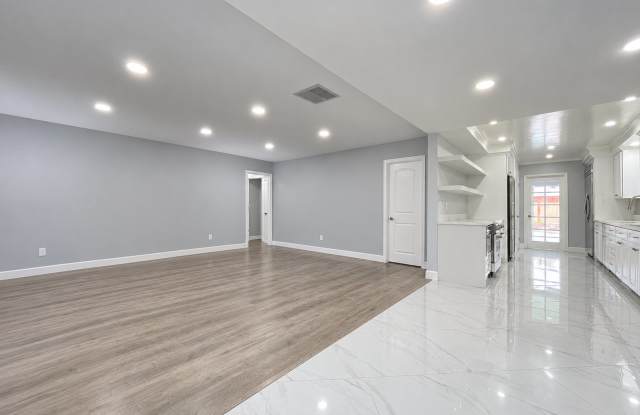 3 Bedroom 3 Bath Single Story Pool Home Gallery 4
