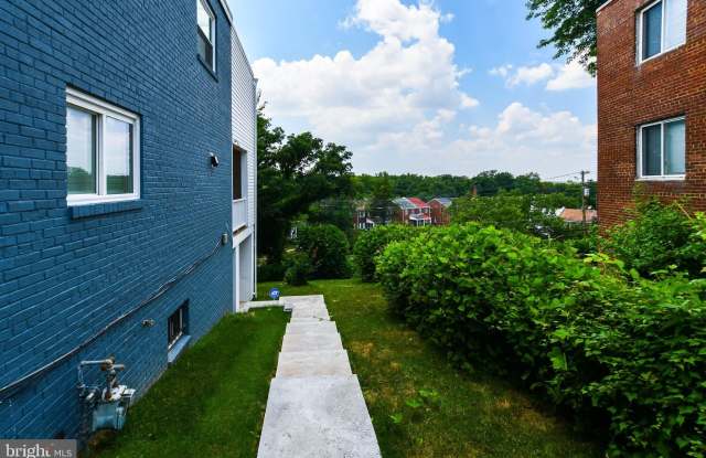 531 HILLTOP Terrace SE Gallery 4