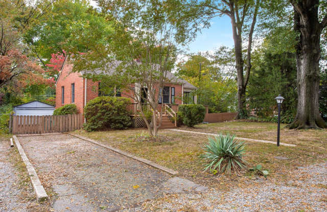 2 Bedroom Home off of Monument Avel!! ***Available Early September*** Gallery 4