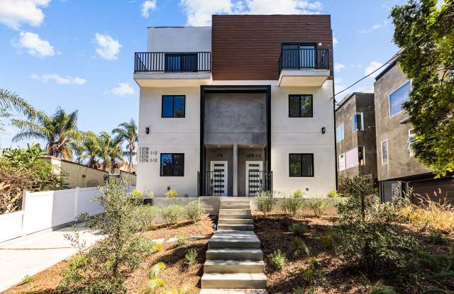 1376 Edgecliffe Dr photos photos