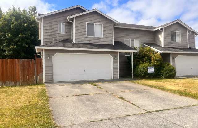 Charming Battle Ground Two-Story Home with Fenced Backyard! Gallery 1