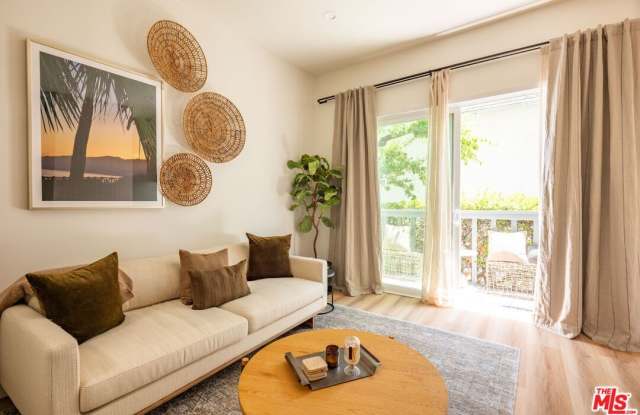 1144 17th St unit: 6 photos photos