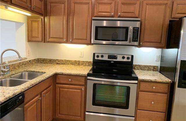 6920 Huntington Lakes CIR Gallery 3