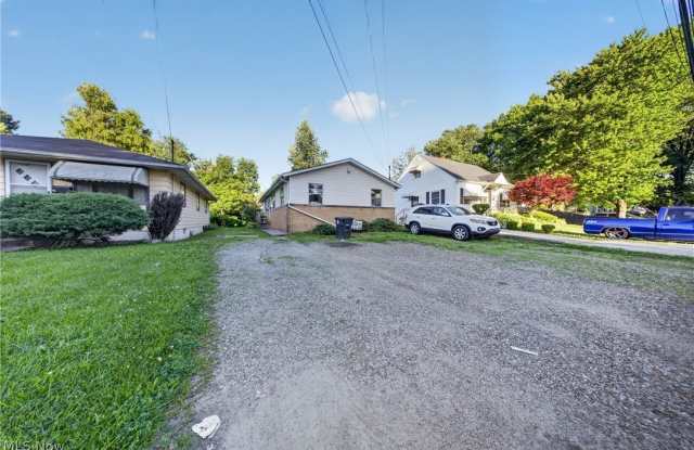 1095 Saint Michaels Avenue Gallery 2