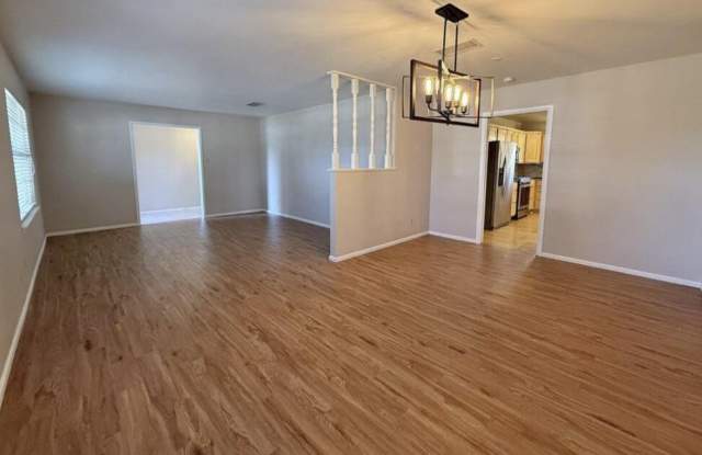 2507 Camarie Ave Gallery 3