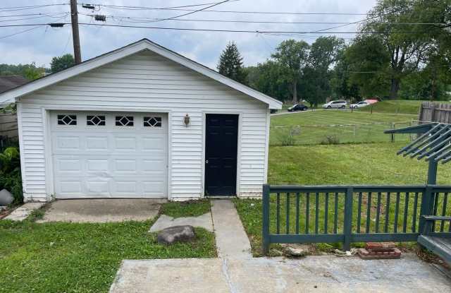 Charming 3-Bedroom Ranch with Detached 2-Car Garage Gallery 4