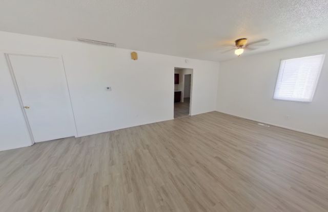 ** $150 OFF for AUGUST MOVE INS!!!*** 222 E 14th St N Gallery 3