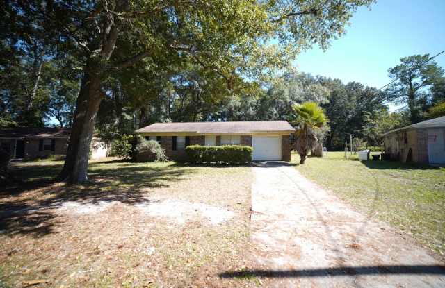 3/1.5 Single Family Home with Garage Gallery 3