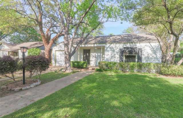 704 N Bailey Avenue - 704 North Bailey Avenue, Fort Worth, TX 76107