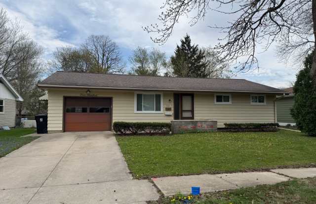 Extremely sharp 3 BR home in Normal photos photos