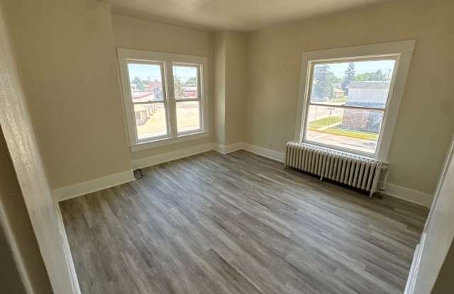 Spacious 1 Bedroom 1 Bath South Side of Town. Tenant pays electric. Water, Sewer, Nat Gas, Trash included in rent. Apply online at Homeboundprops.com photos photos