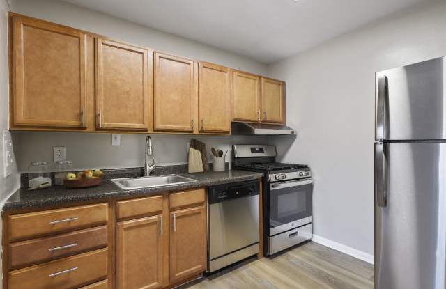 Earle Manor Apartments Gallery 3