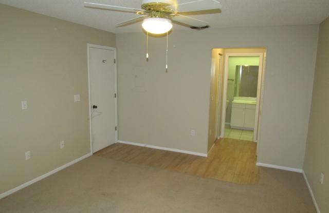 605 Pinebrook Crescent Gallery 3