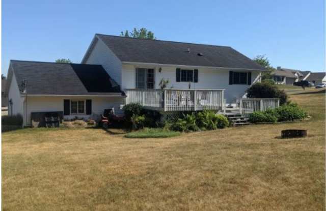 4 BEDROOM - 2 BATH HOME - 134 Barbara Ann Drive, Reedsburg, WI 53959