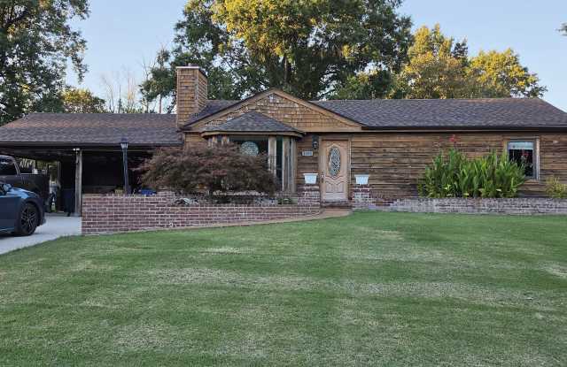 1555 Maple Lane Gallery 1