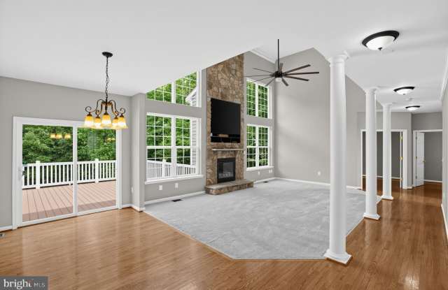 855 BENTLEY Drive Gallery 4
