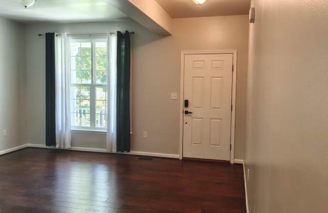 2913 LAKEVIEW Parkway Gallery 4