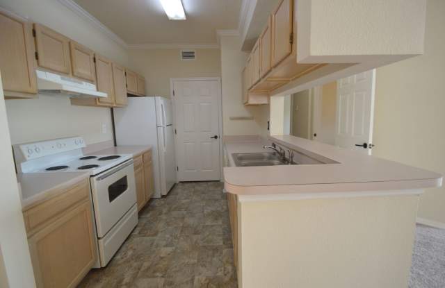 3rd Floor Unit, 1 bed/1 bath with Den in CARROLLWOOD AREA Gallery 4