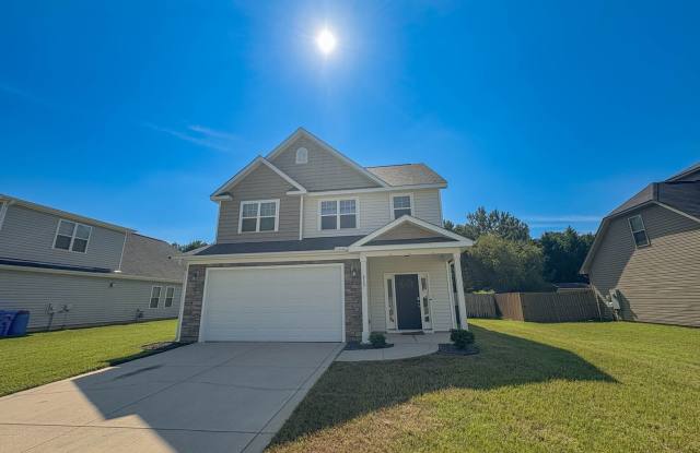 AVAILABLE 9/21- FOUR BEDROOM, 2.5 BATHROOM Gallery 1